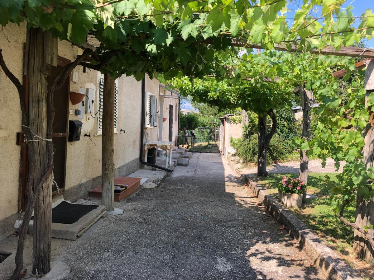 Il Rustico Uno A Bugnara Nella Valle Del Sagittario Sulmona Exterior photo